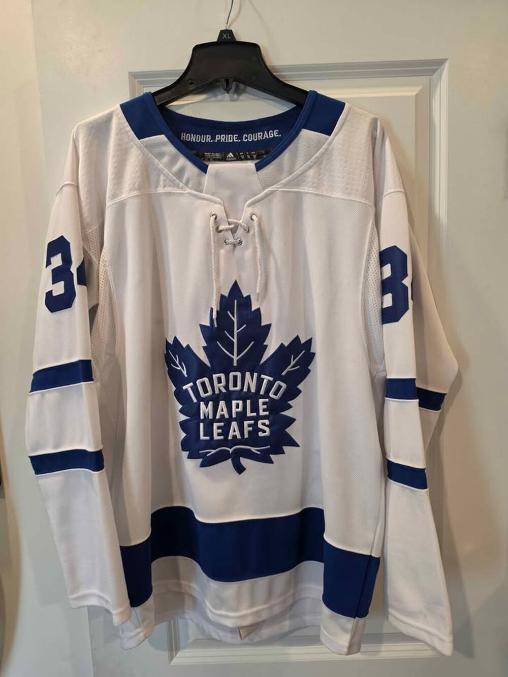 Adidas Toronto Maple Leafs Auston Matthews #34 Jersey Size 50 Authentic Sewn NHL